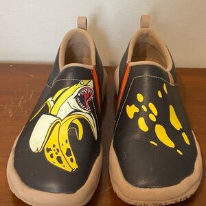UIN Black leather BANANA SHARK! Awesome.,.